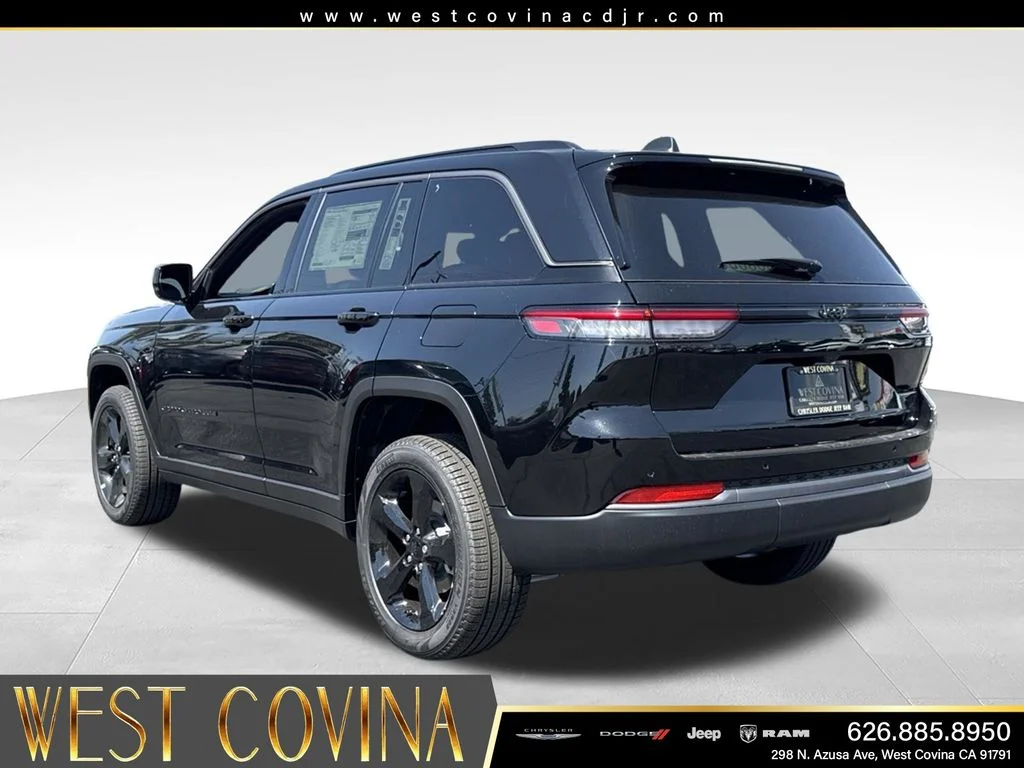 New 2026 Diamond Black Crystal Pearl-Coat Exterior Paint Jeep Limited image 11