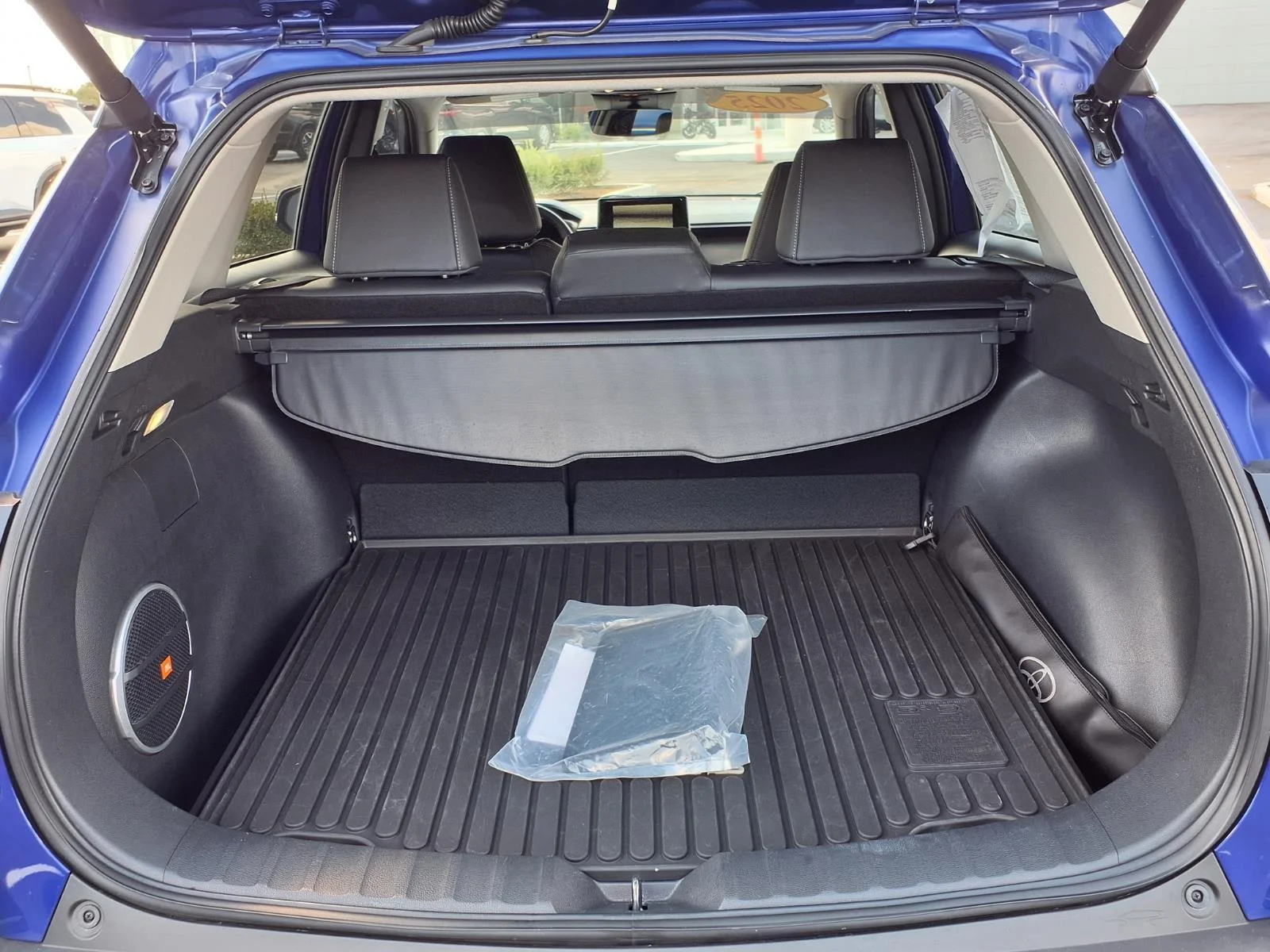 Used 2025 Blue Crush Metallic Toyota XLE image 26