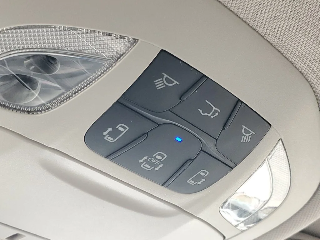 Used 2024 Silver Chrysler Touring L image 24