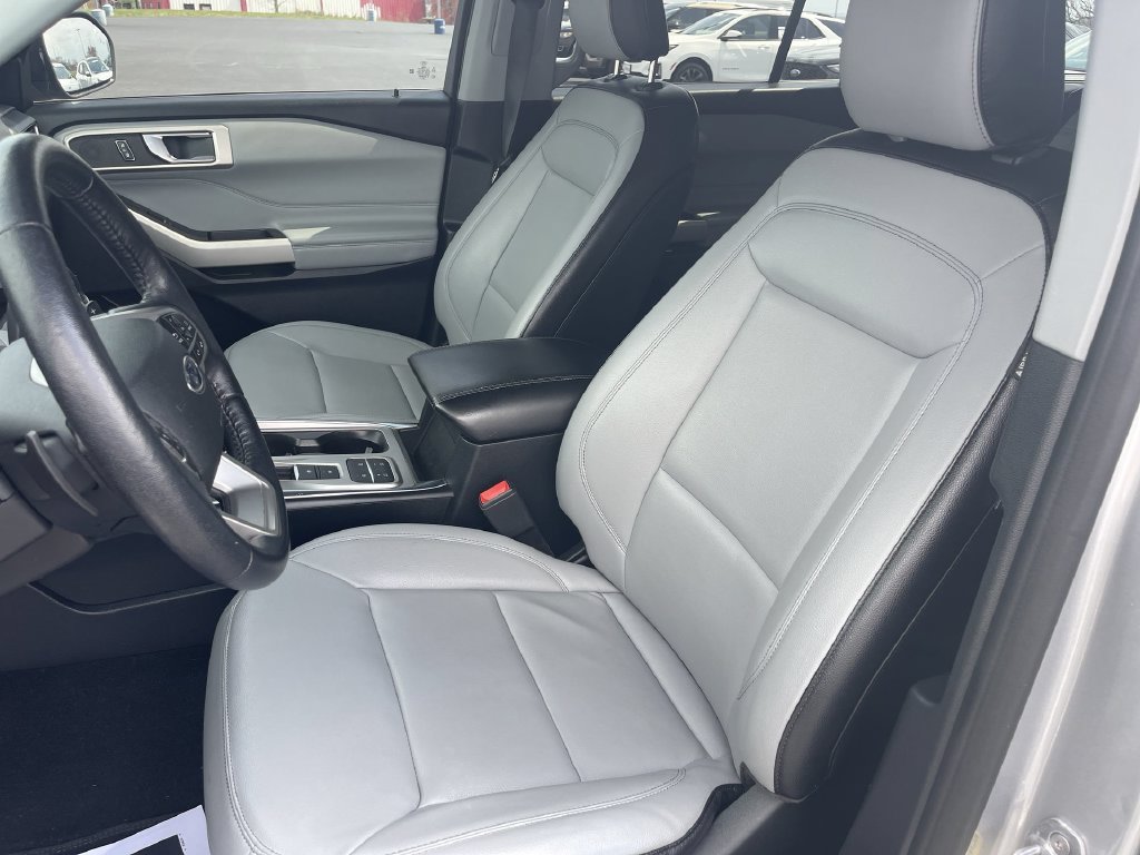 Used 2021 Silver Ford XLT image 11