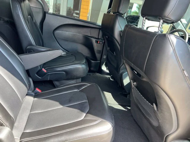 Certified Used 2025 Black Chrysler Select image 29