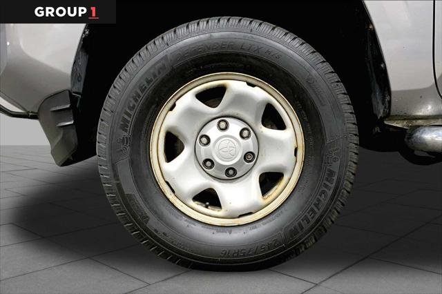 Certified Used 2017 SILVER ME Toyota  image 11