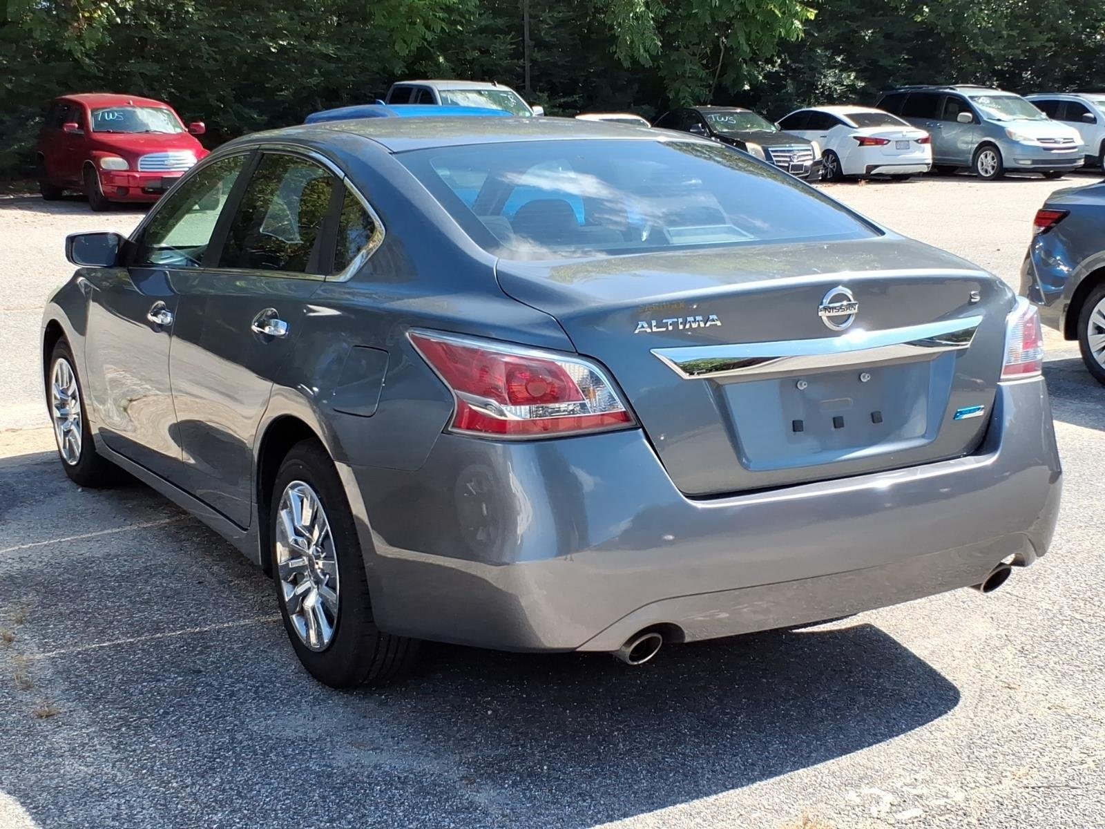 Used 2014 Gun Metallic Nissan 2.5 S image 4