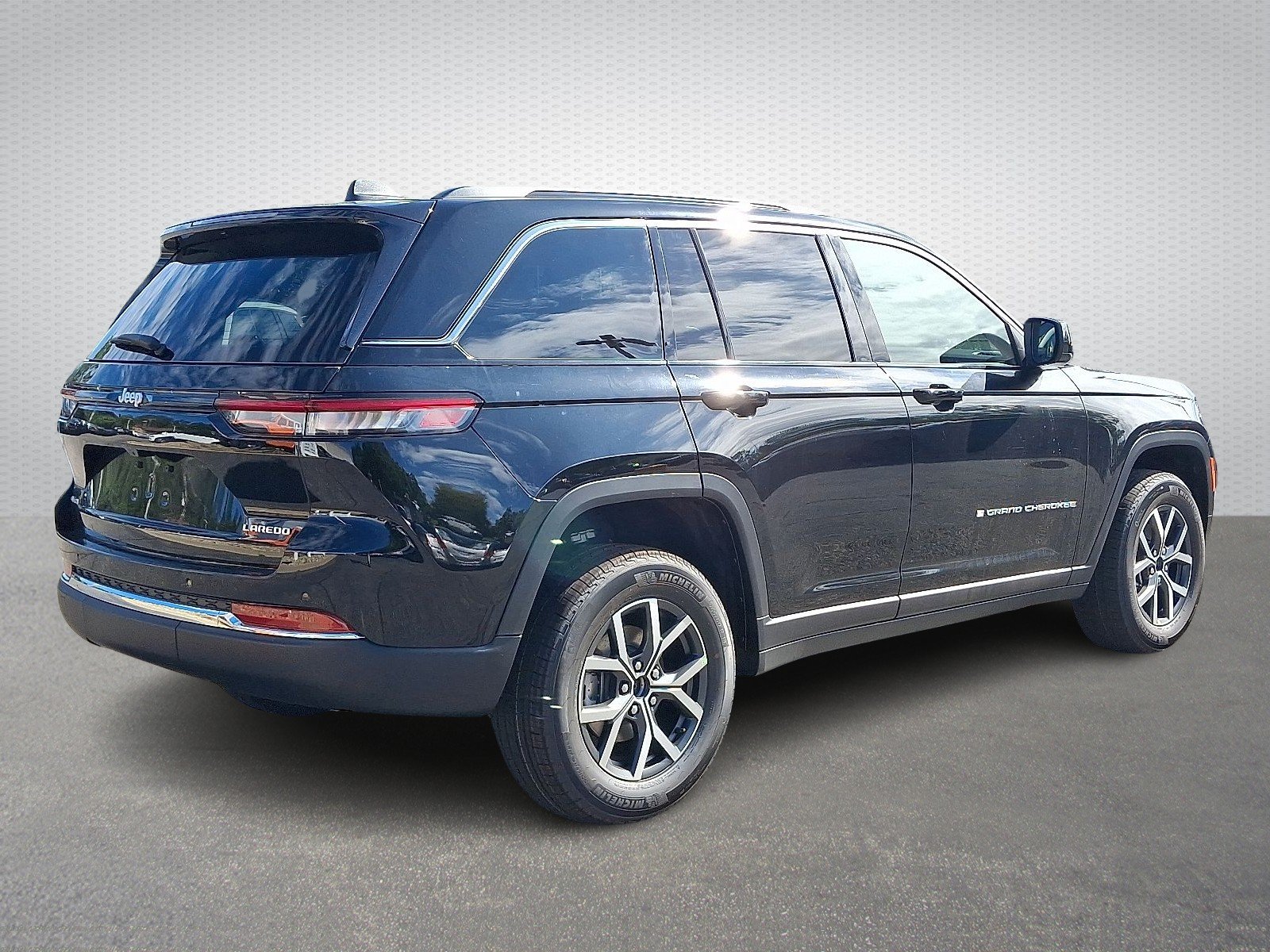New 2027 High-Gloss Black Paint Jeep Laredo X 4x4 image 4