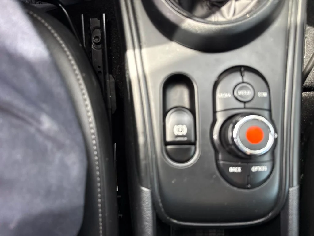 Used 2019 White MINI Classic image 18