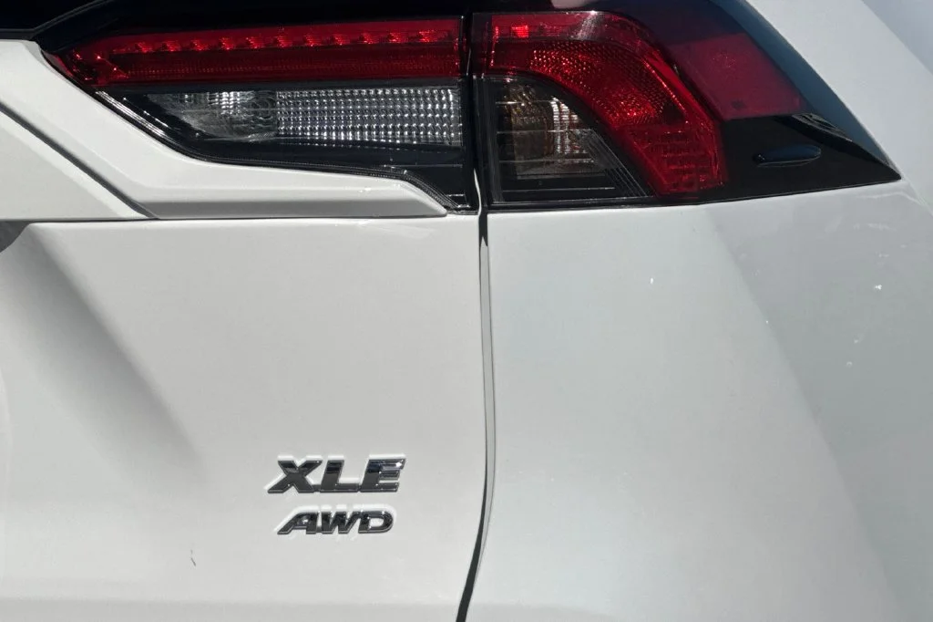 Used 2023 Ice Toyota XLE image 34