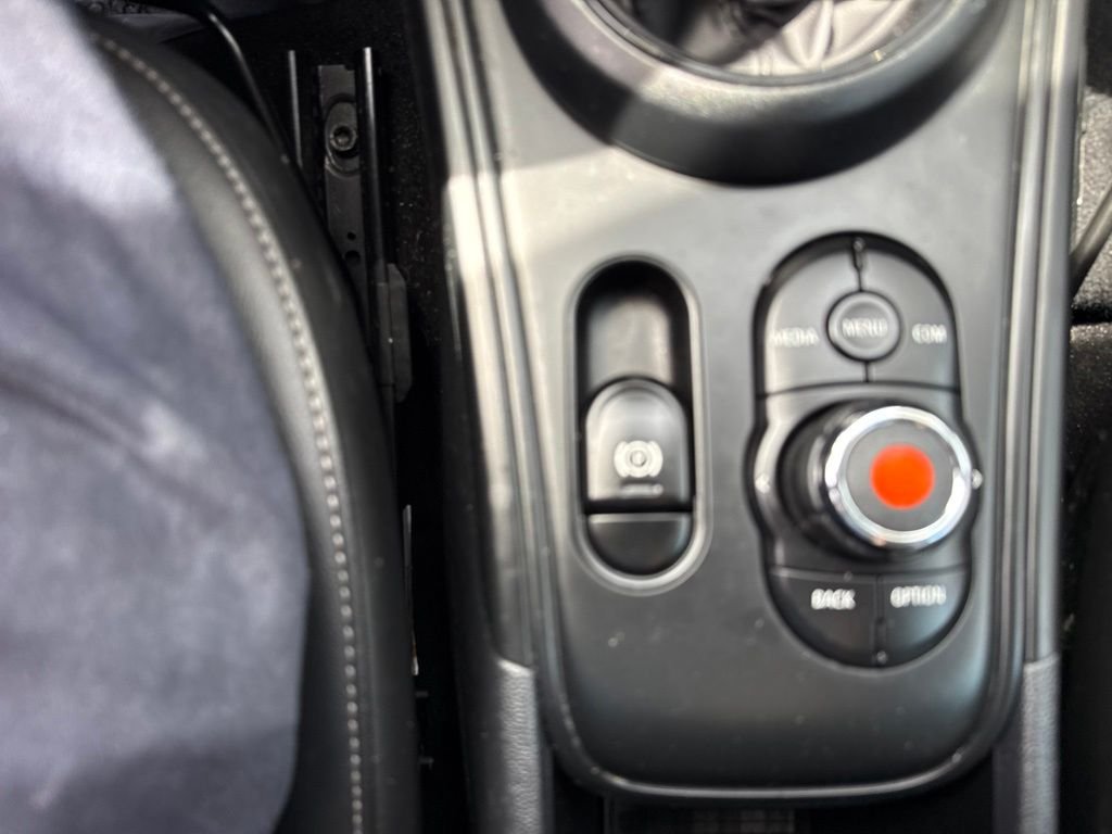 Used 2019 Light White MINI Classic image 18