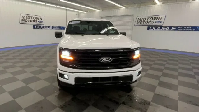New 2026 Oxford White Ford XLT image 3
