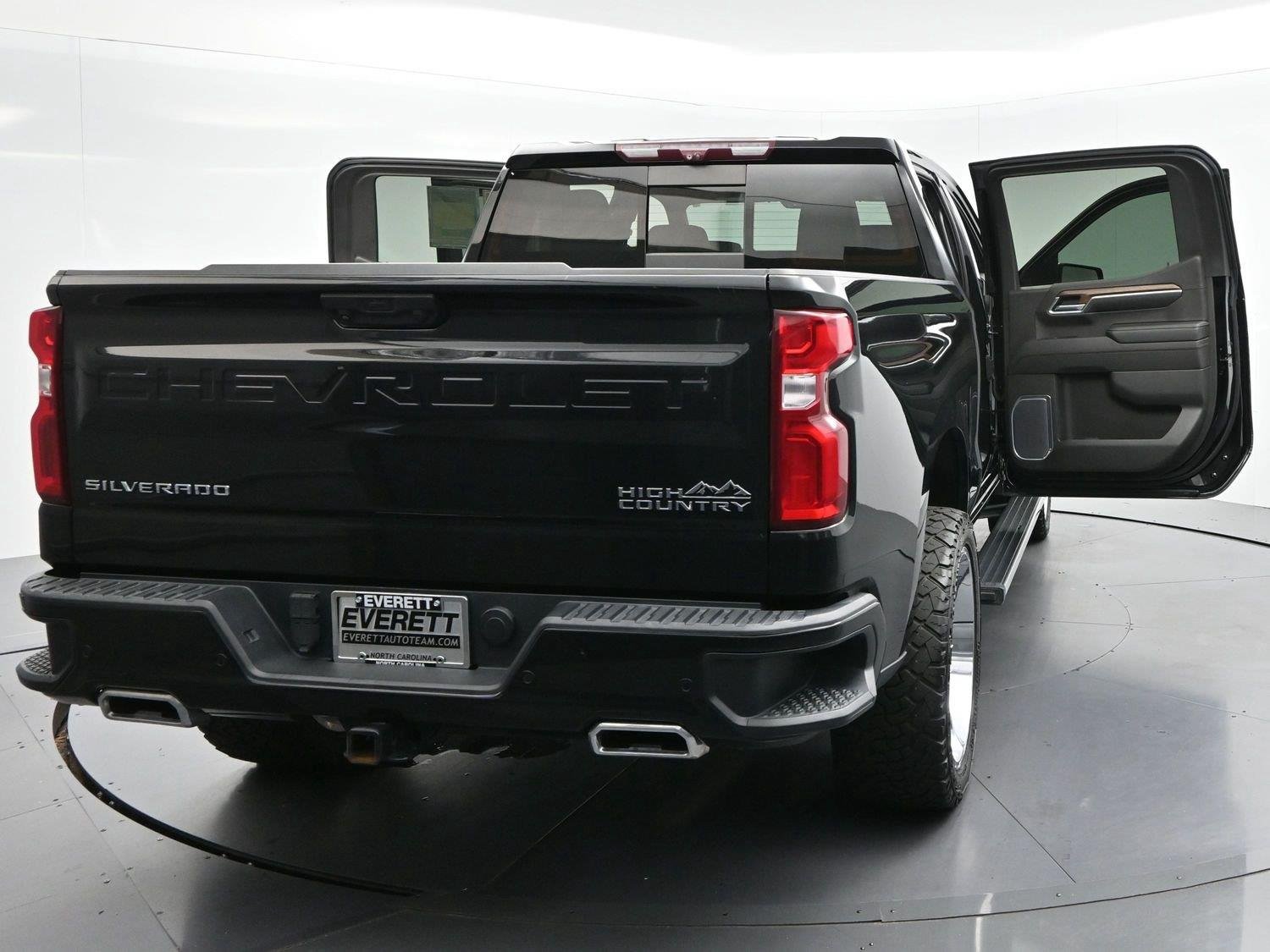 Used 2023 Black Chevrolet High Country image 36