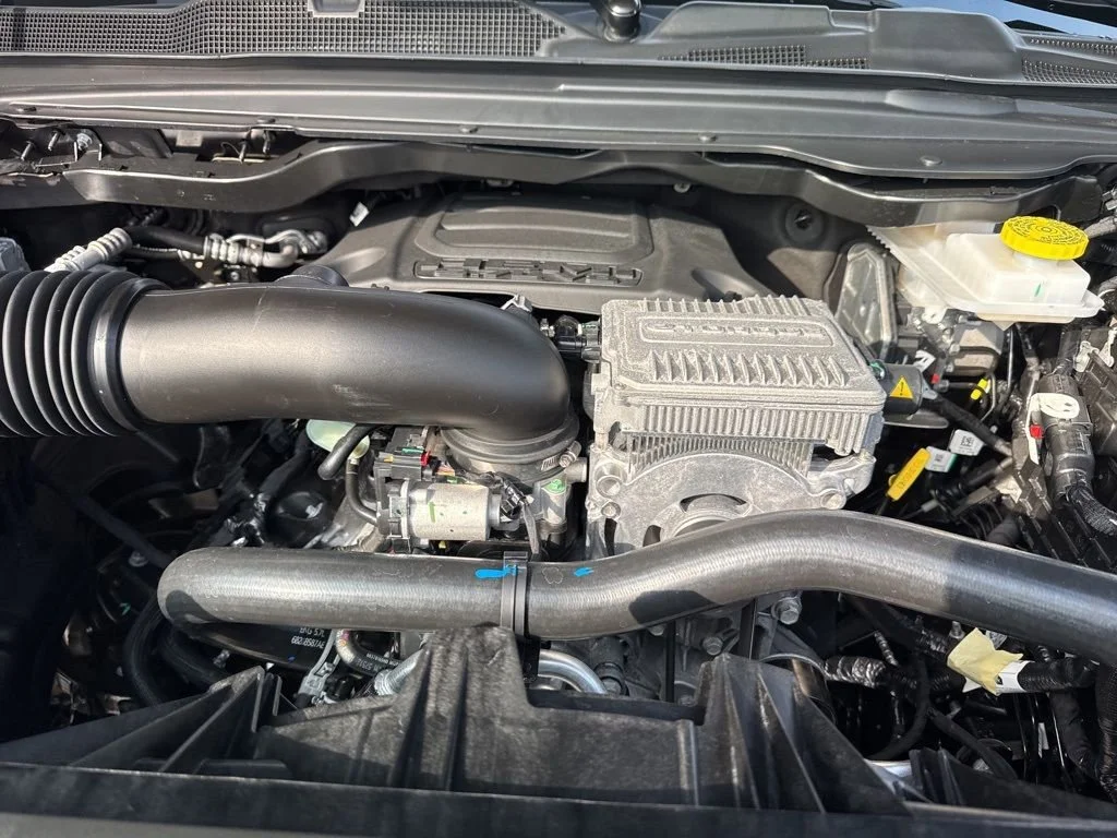 New 2026 Granite Crystal Metallic Clear-Coat Exterior Paint RAM Laramie image 32