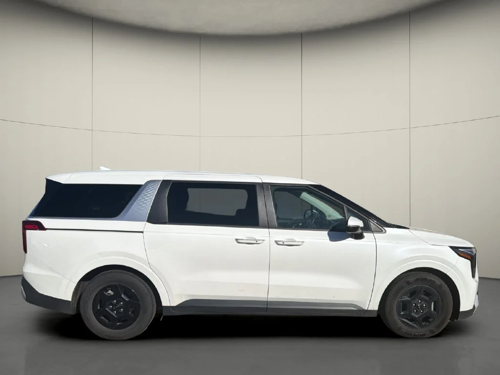 Used 2025 White Kia LXS image 8