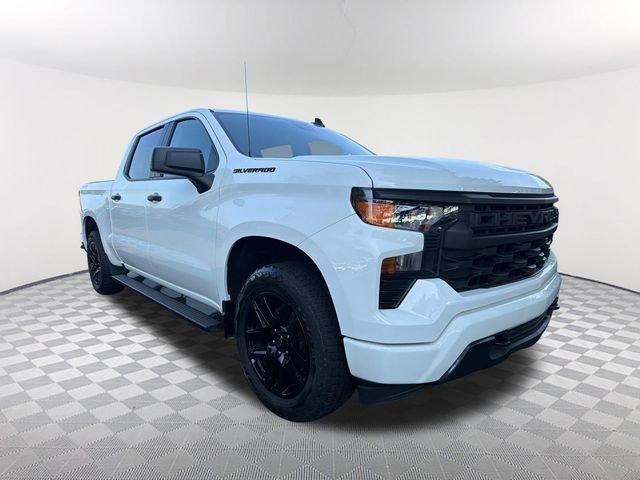 Used 2023 White Chevrolet Custom image 3