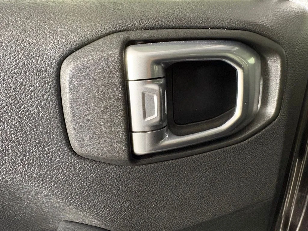 Used 2020 Gray Jeep Unlimited Sahara image 37