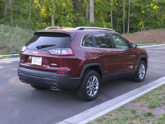 Used 2021 Red Jeep Latitude Lux image 13