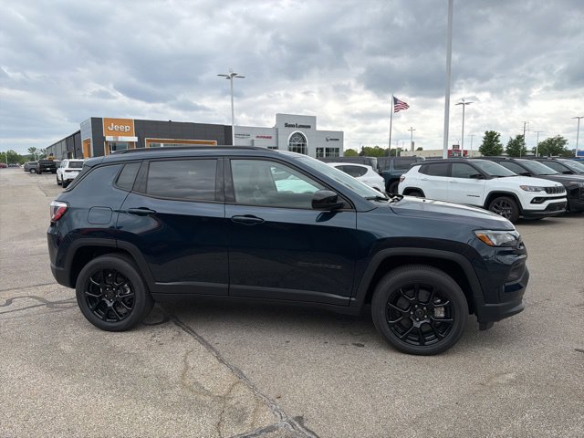 New 2026 Fathom Blue Pearl-Coat Exterior Paint Jeep Latitude image 9