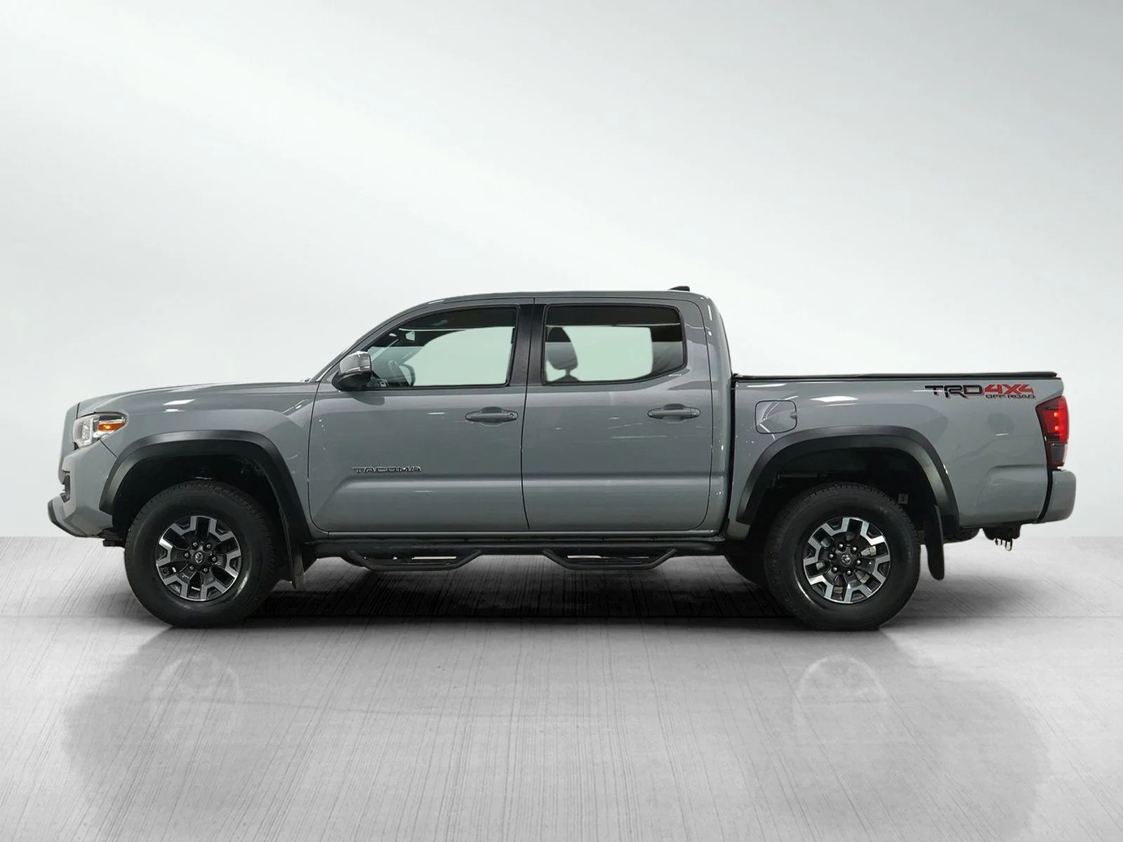 Used 2018 Toyota Tacoma TRD Off Road with VIN 5TFCZ5AN5JX152407 for sale in Wayzata, Minnesota