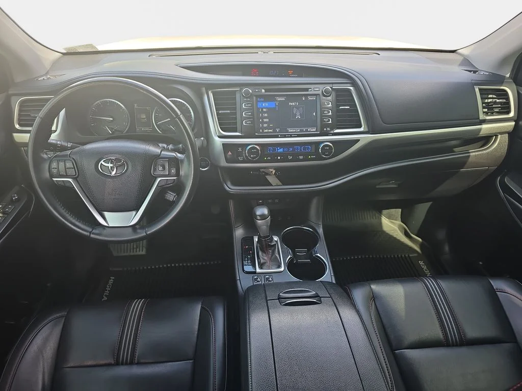 Used 2019 White Toyota SE image 10