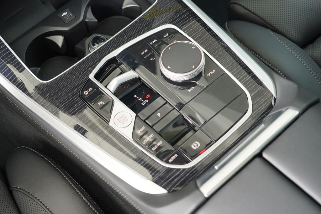 New 2026 Alpine White BMW sDrive40i image 24