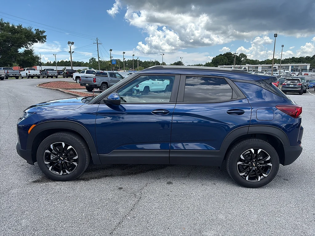 Used 2023 Blue Glow Metallic Chevrolet  image 3
