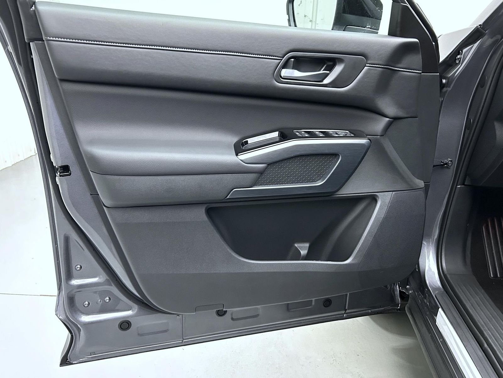 New 2026 Gun Metallic Nissan SL image 9