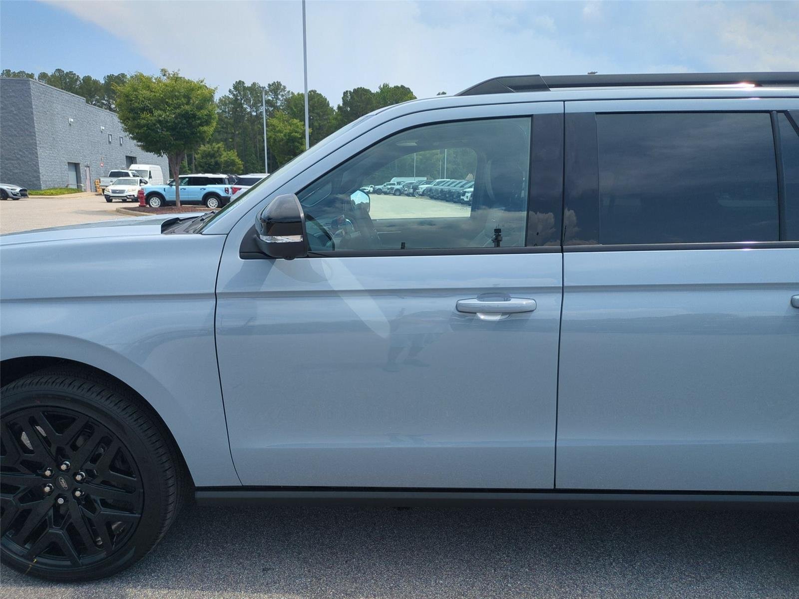 New 2026 Glacier Gray Metallic Tri-Coat Ford MAX Platinum® image 15