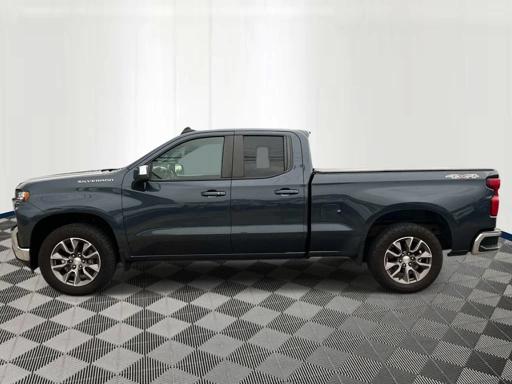 Used 2020 Chevrolet Silverado 1500 LT with VIN 1GCVYDED9LZ338532 for sale in Eastpointe, MI