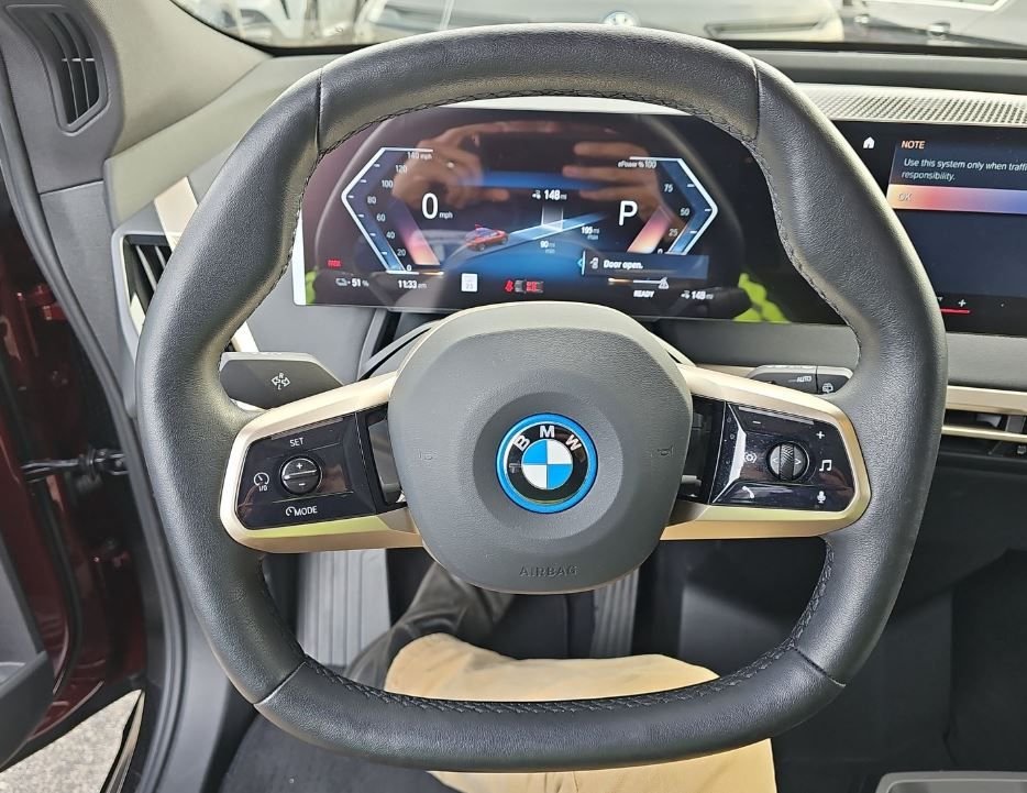 Used 2023 Red BMW xDrive50 image 6