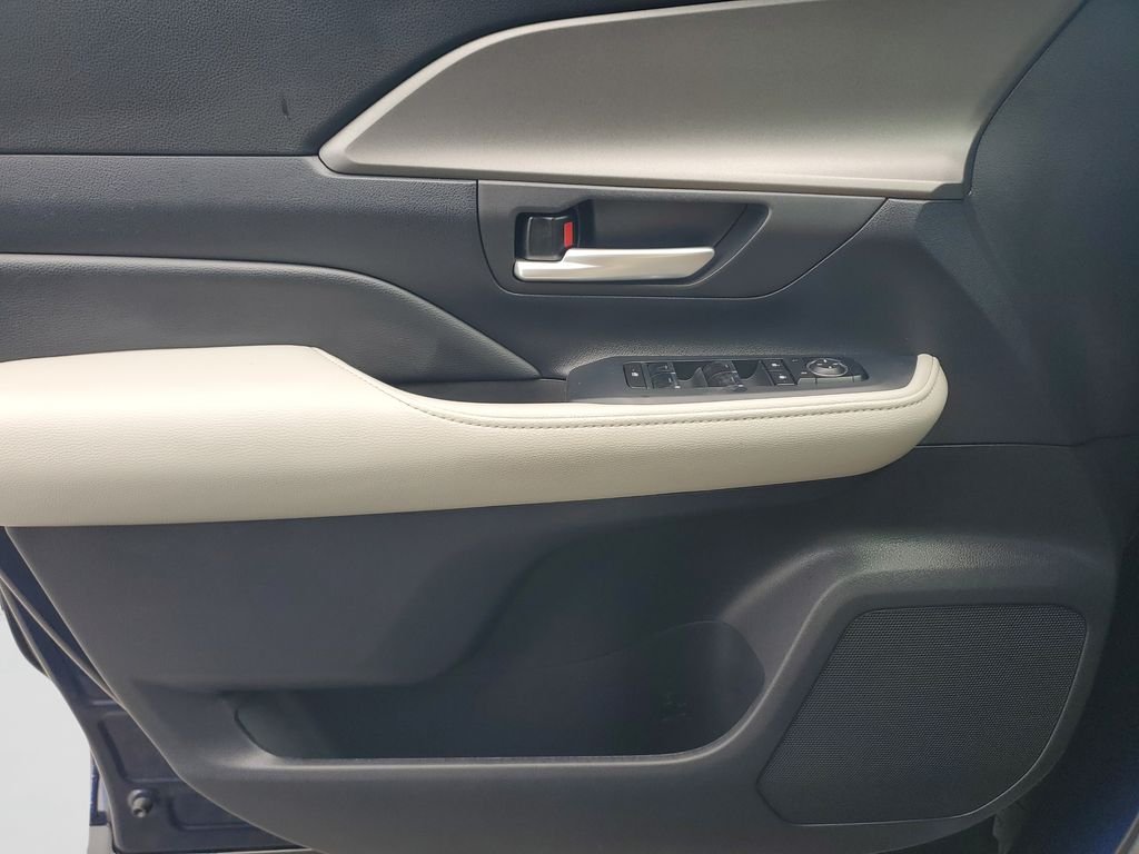 Certified Used 2026  Toyota XLE image 19
