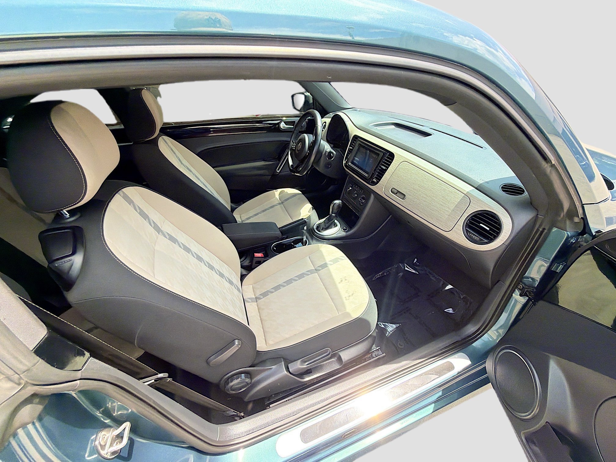 Used 2018 Teal Metallic Volkswagen Coast image 28