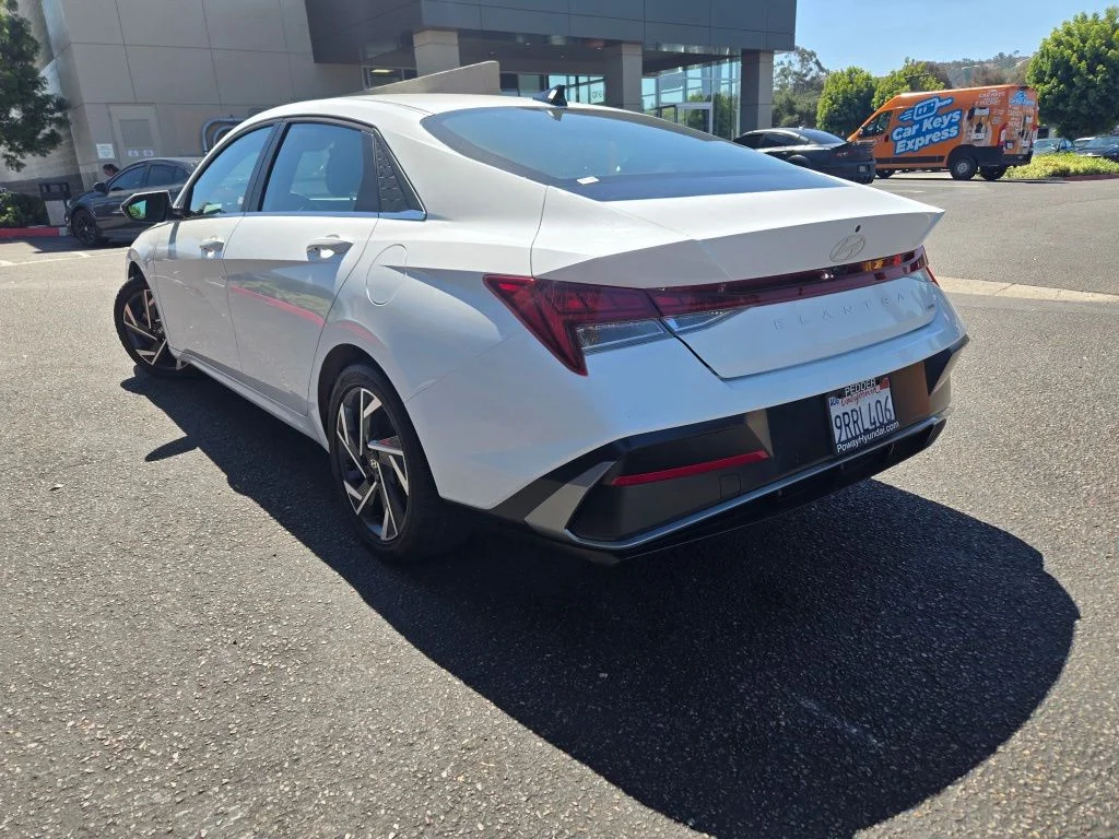 Used 2025 White Hyundai Limited image 3
