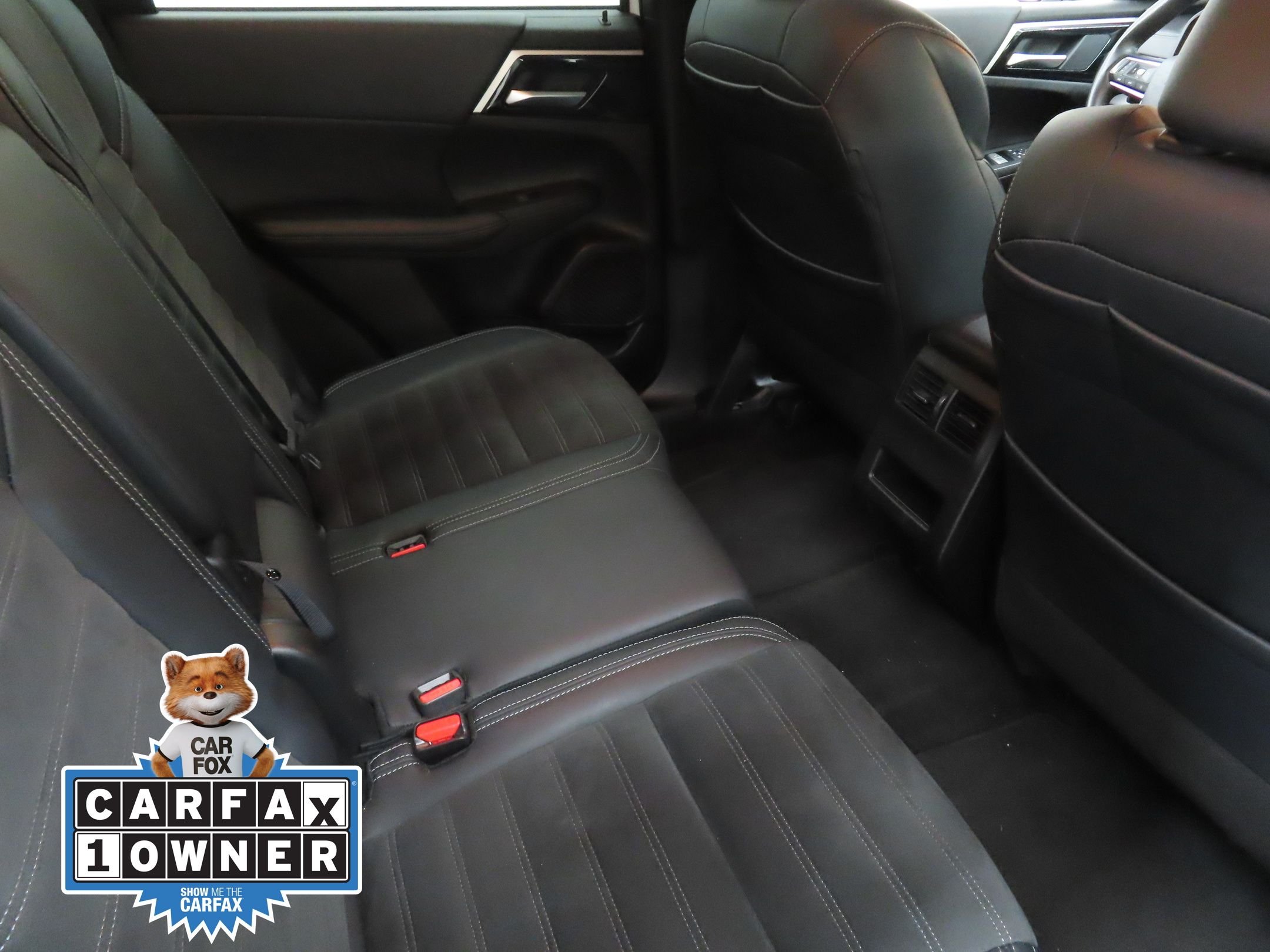 Used 2024 White Mitsubishi SE Black Edition image 25