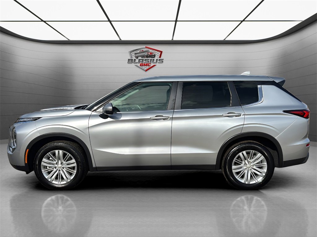 2024 Mitsubishi Outlander ES 2.5 S-AWC photo 2