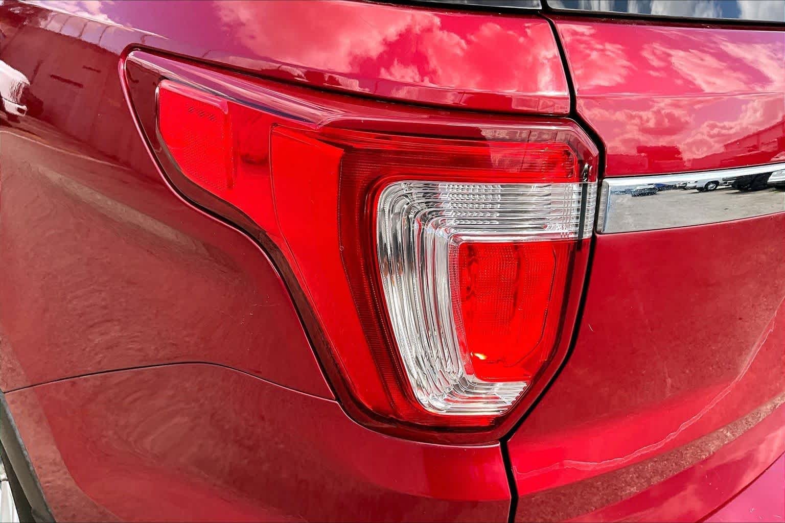 Used 2016 Ruby Red Metallic Tinted Clearcoat Ford Base image 28