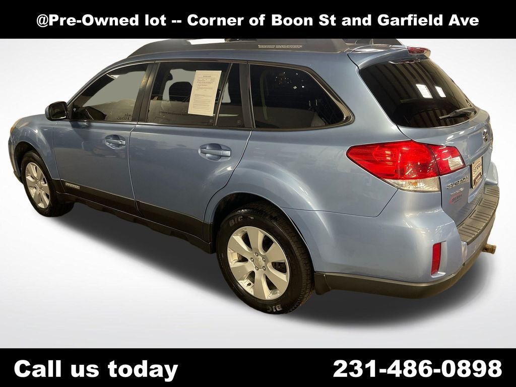 Used 2012  Subaru 2.5i Premium image 3