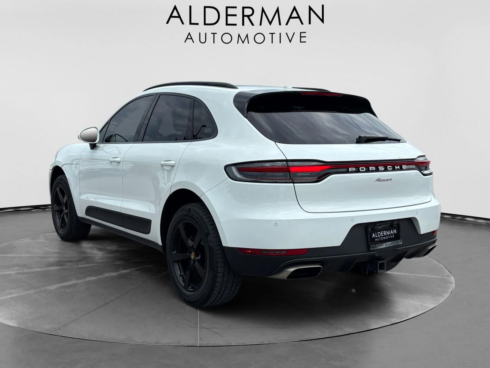 Used 2020 White Porsche Base image 3