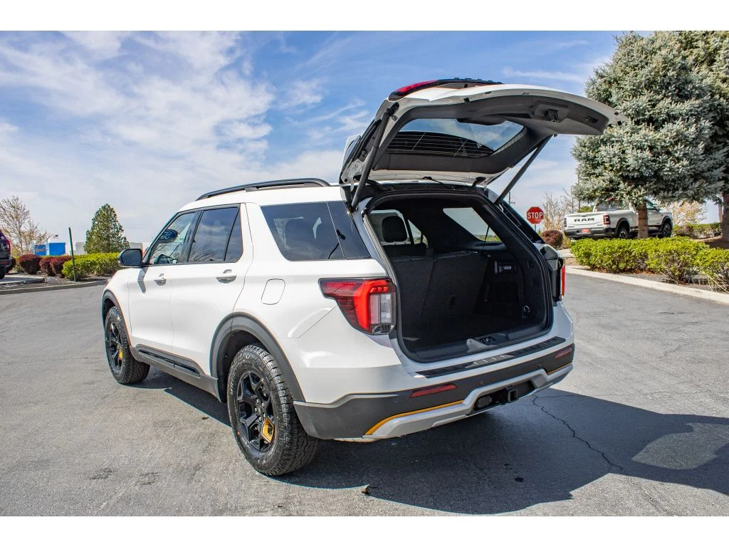 New 2026 STAR WHITE METALLIC Ford Tremor image 9