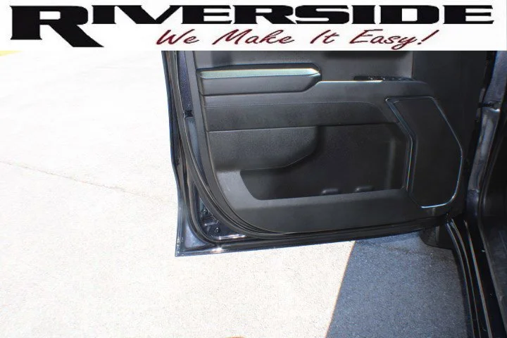 Certified Used 2023 Titanium Rush Metallic GMC Elevation image 6