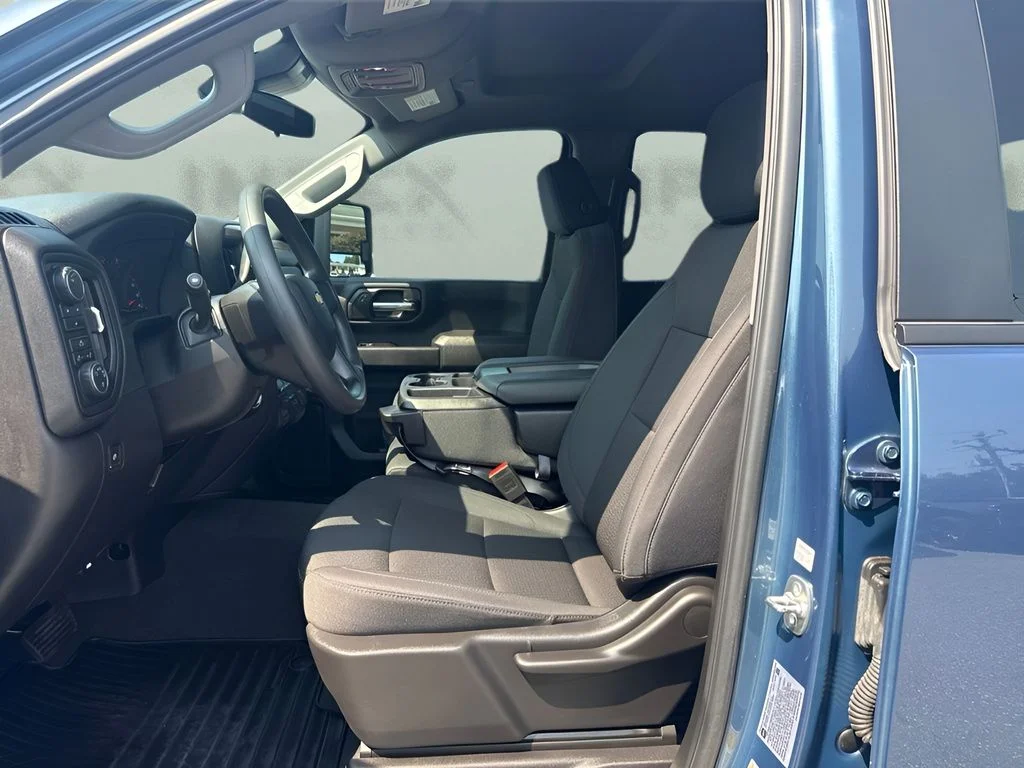 Used 2025 Blue Chevrolet Custom image 5