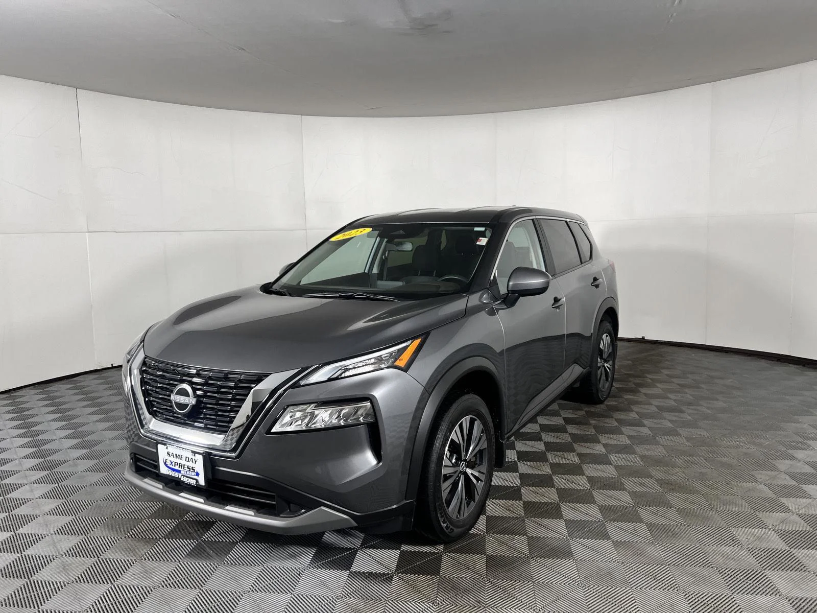Used 2023 Gun Metallic Nissan SV image 4