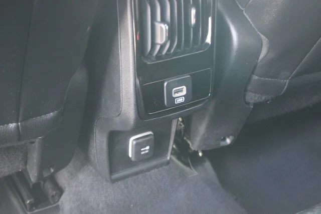 Used 2024 White Jeep Latitude image 25