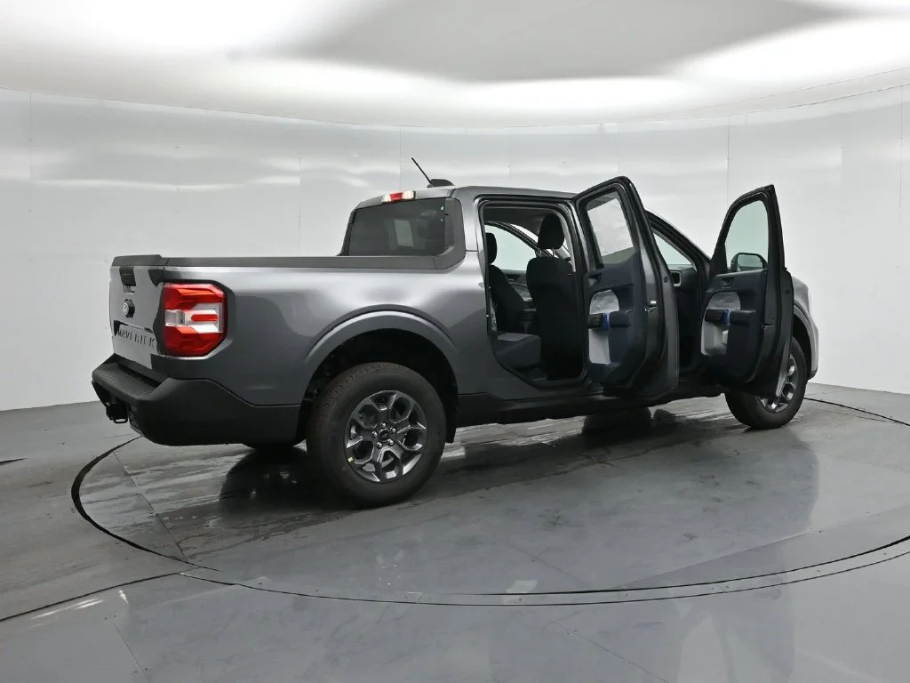 New 2026 Carbonized Gray Metallic Ford XLT image 5