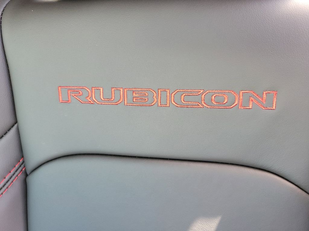 New 2026 Bright White Clear-Coat Exterior Paint Jeep Rubicon X image 17
