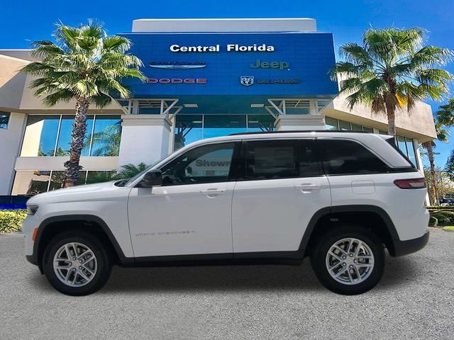 New 2026 Bright White Clear-Coat Exterior Paint Jeep Laredo X image 8