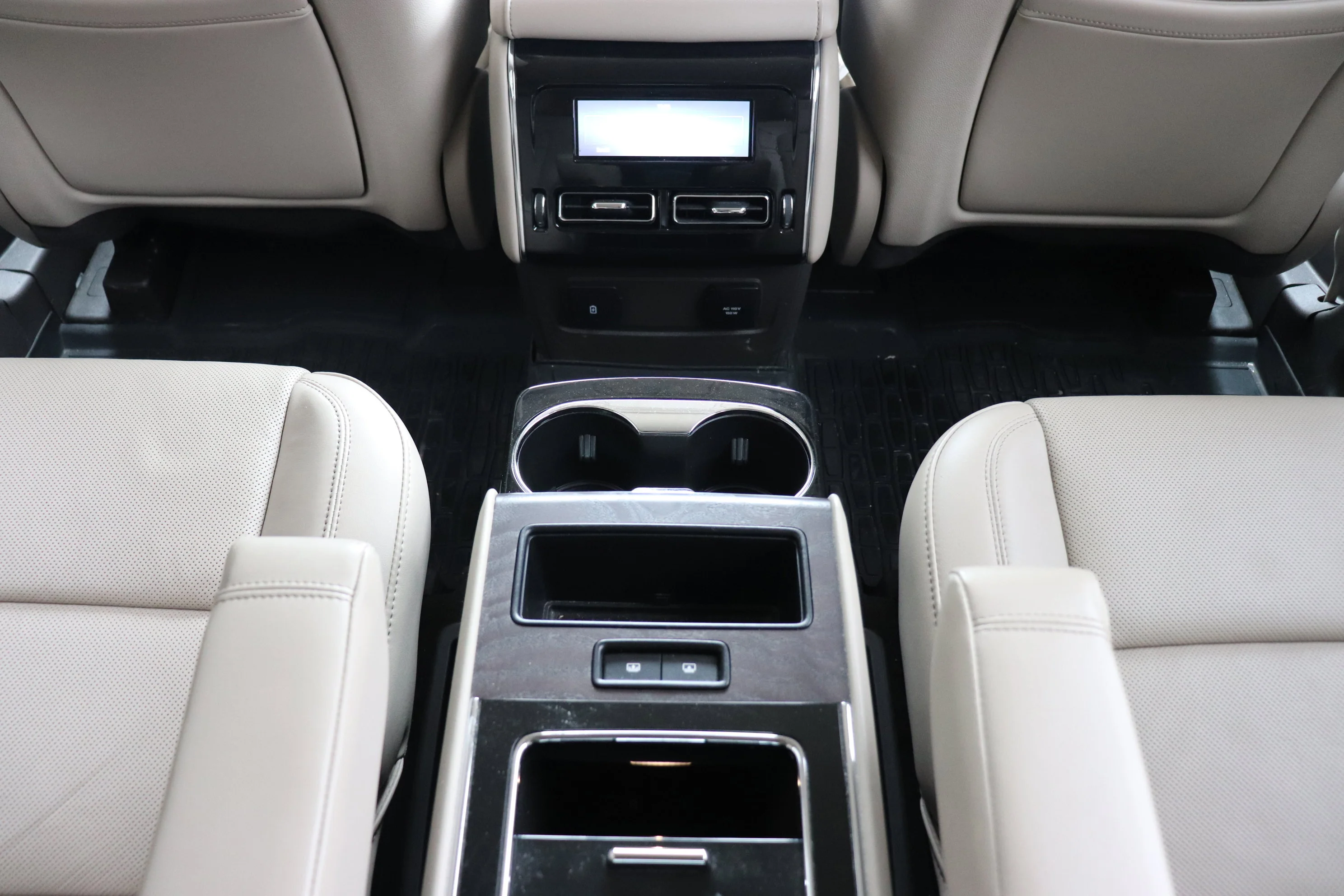 Used 2022 White Lincoln Reserve image 21