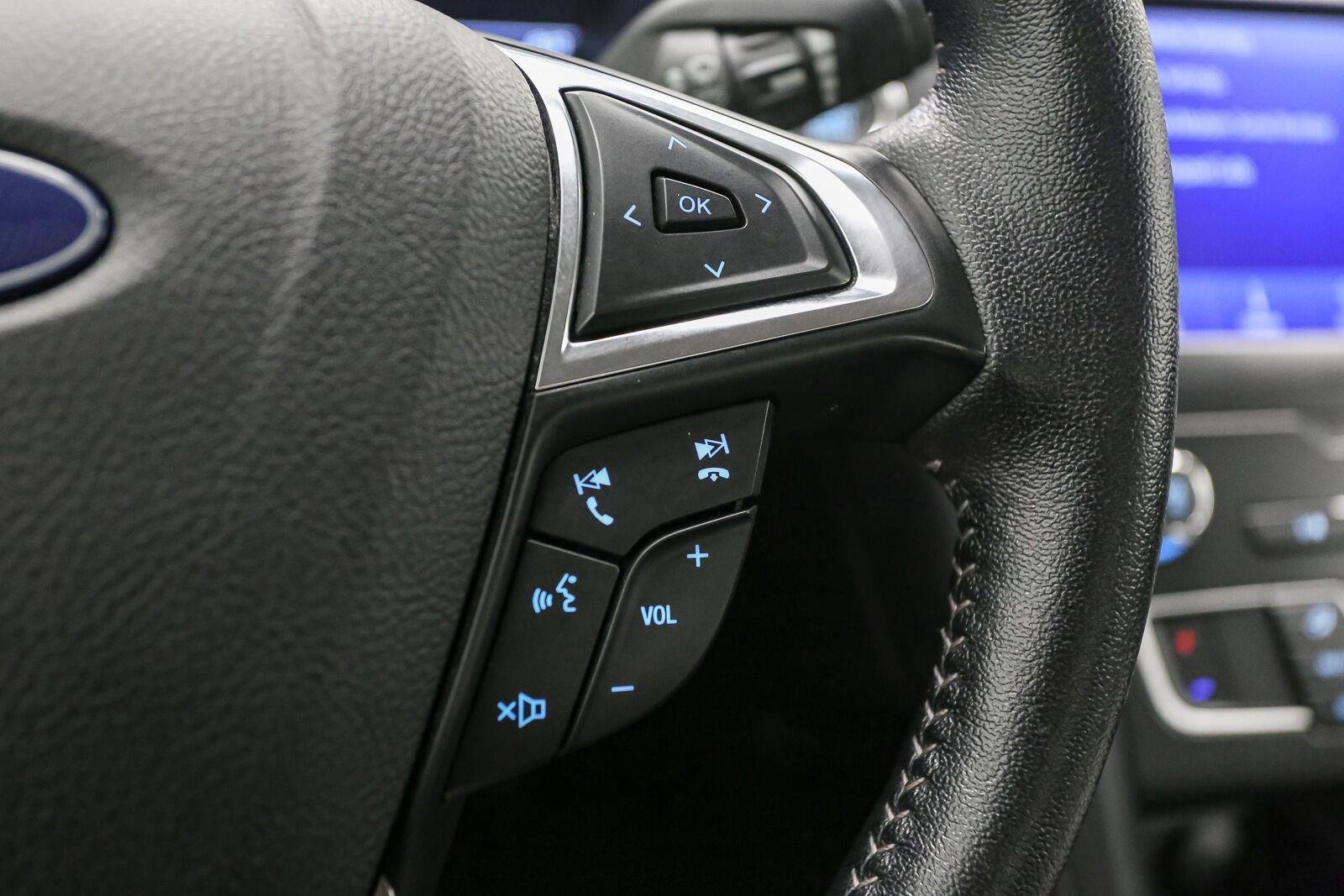 Used 2020 Iconic Silver Ford SE image 33