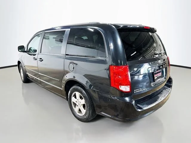Used 2013 Brilliant Black Crystal Pearlcoat Dodge SXT image 9