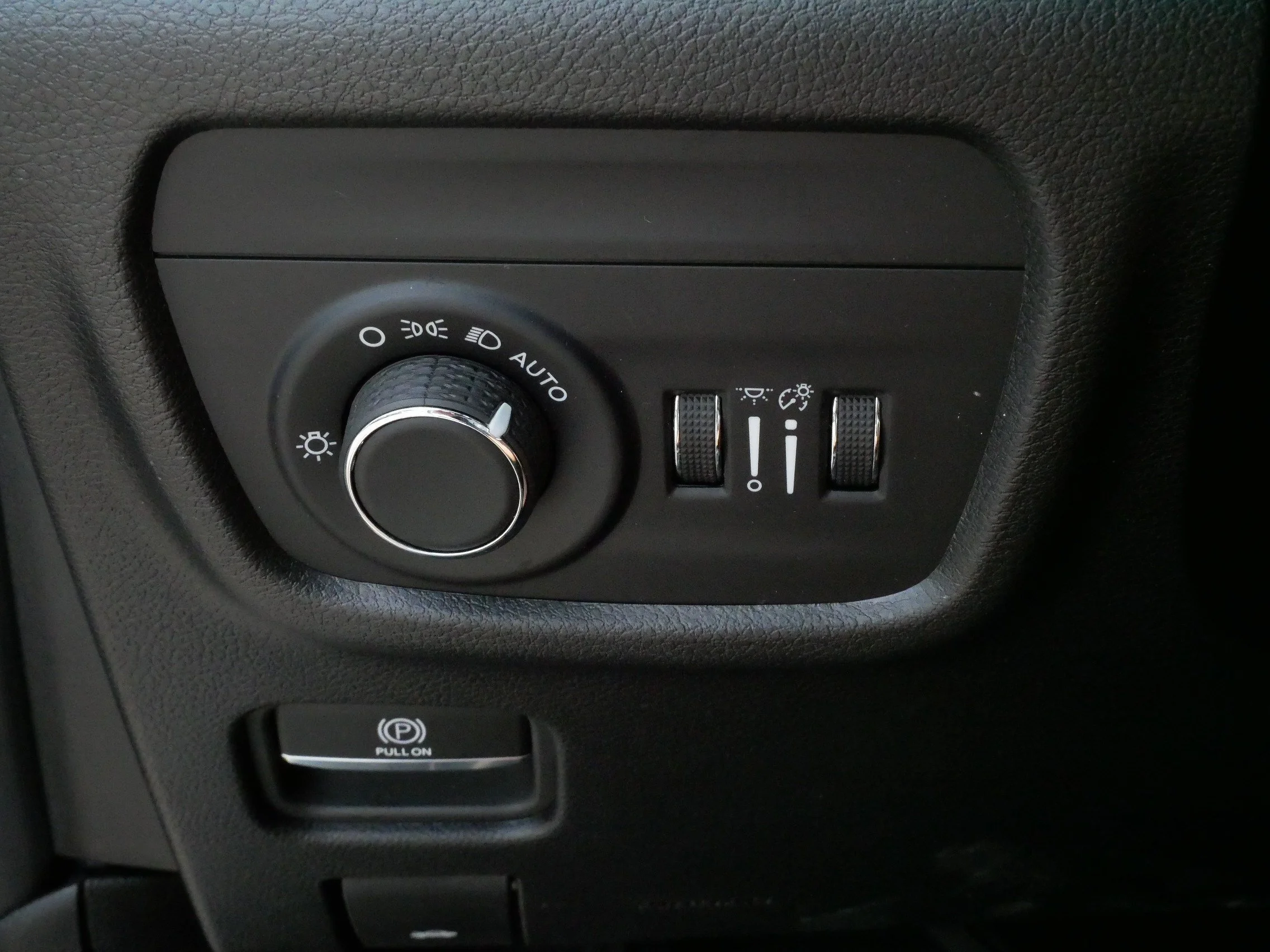 Used 2023 Silver Zynith Jeep Altitude image 27