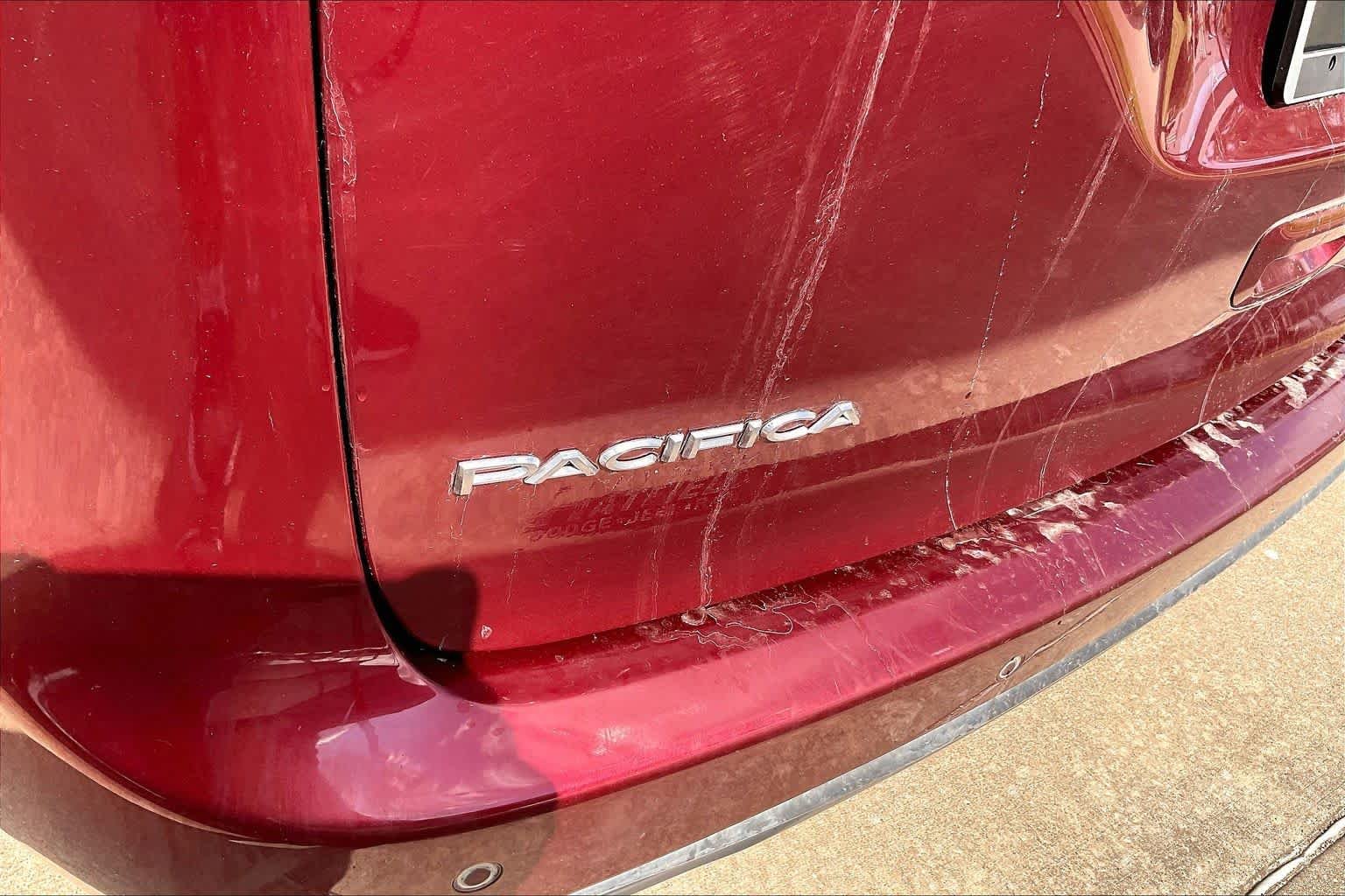 Used 2017 Velvet Red Pearlcoat Chrysler Touring-L image 9