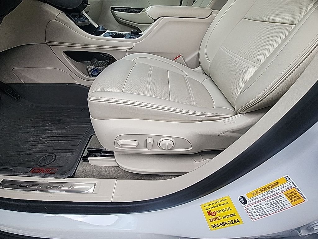 Used 2023 White GMC Denali image 10