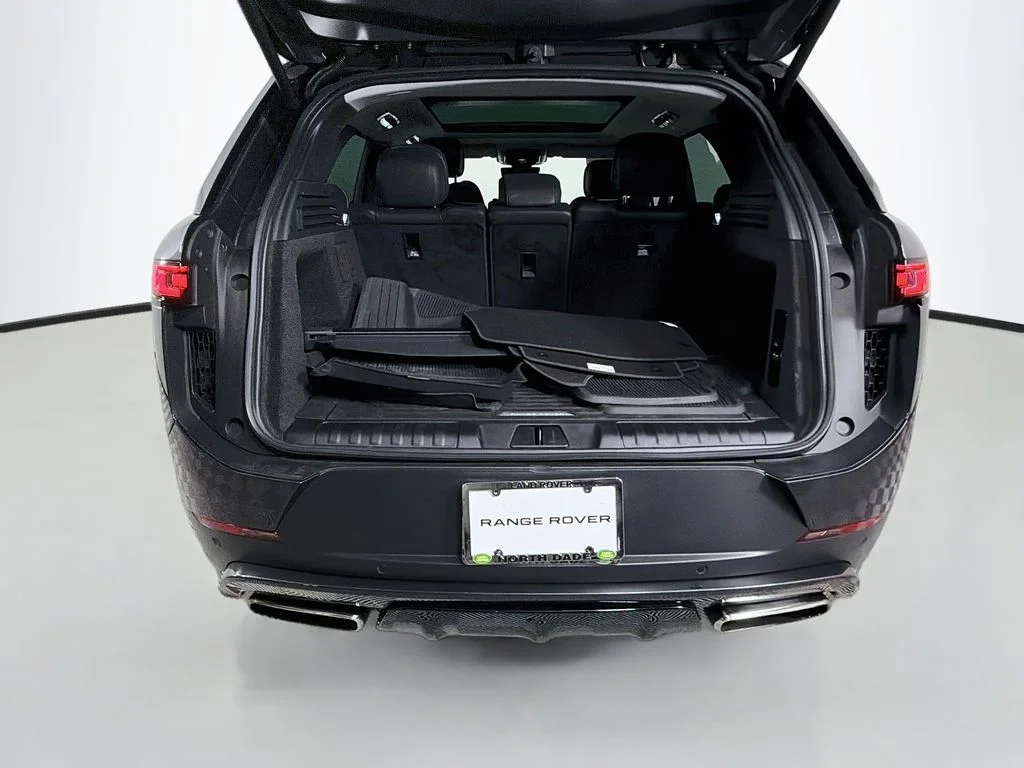 Certified Used 2024 Gray Land Rover SE image 28